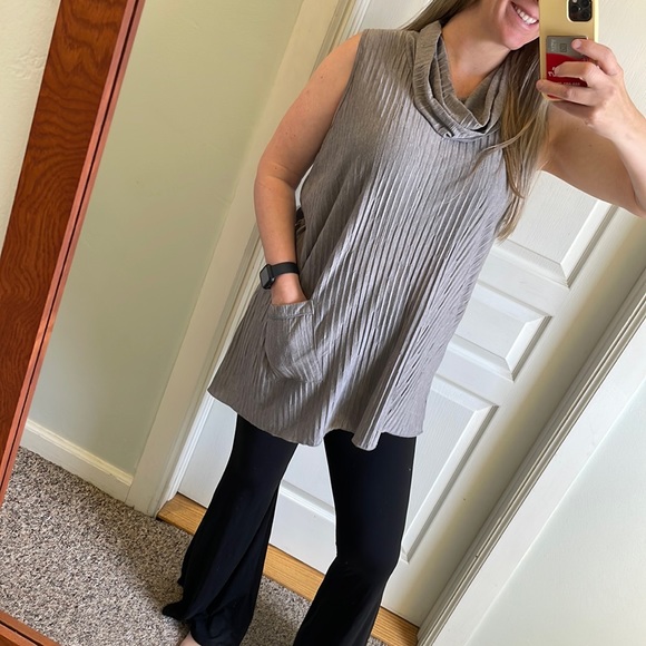 Focus Casual Life lagenlook cowl neck sleeveless pleated tunic - Picture 2 of 8